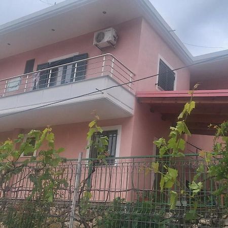 Amalias Room Himare Exterior photo